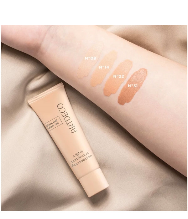 LIGHT LUMINOUS FOUNDATION